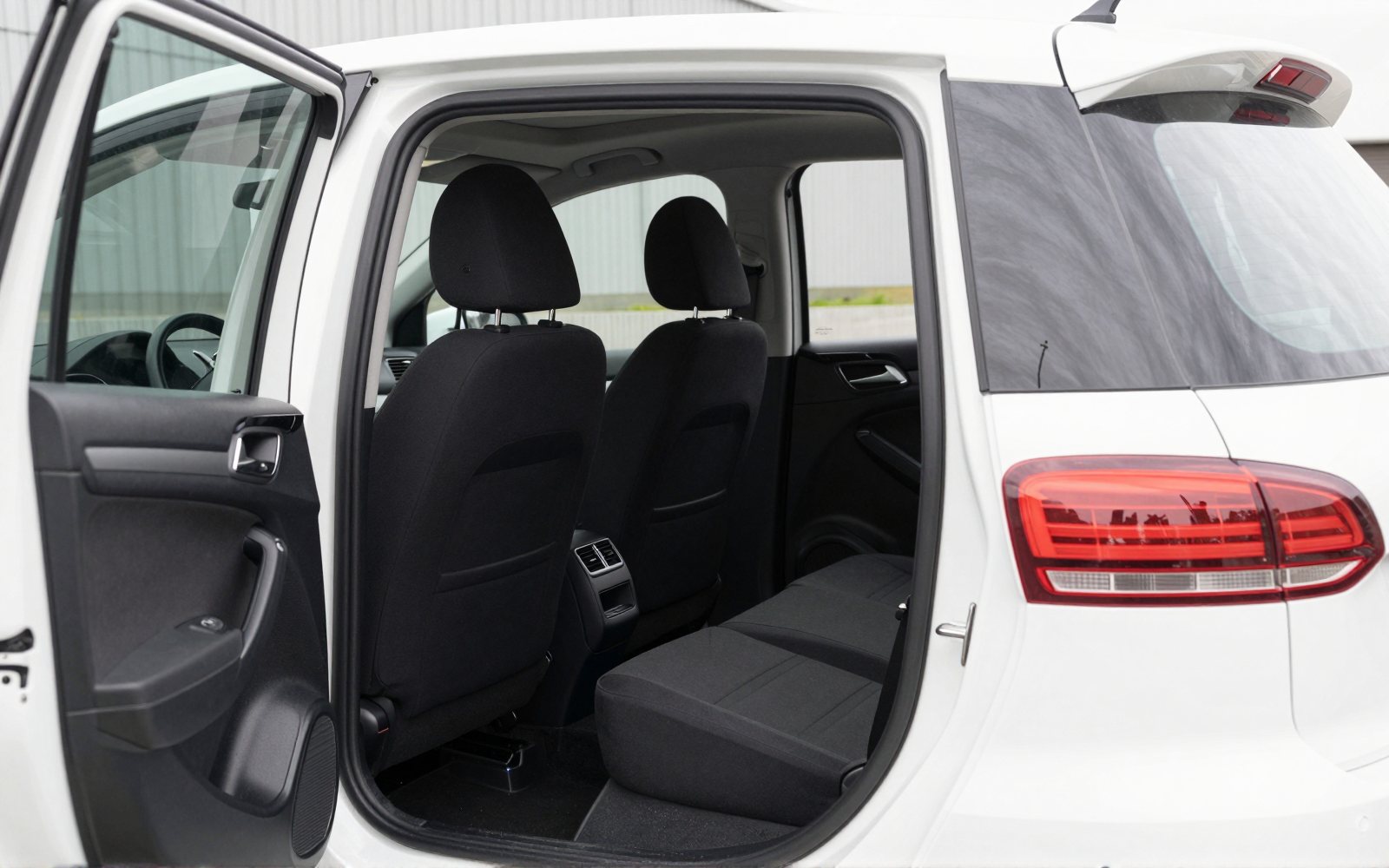 Toyota Yaris — Hatchback, pierwszy właściciel, garażowany — zdjęcie 2