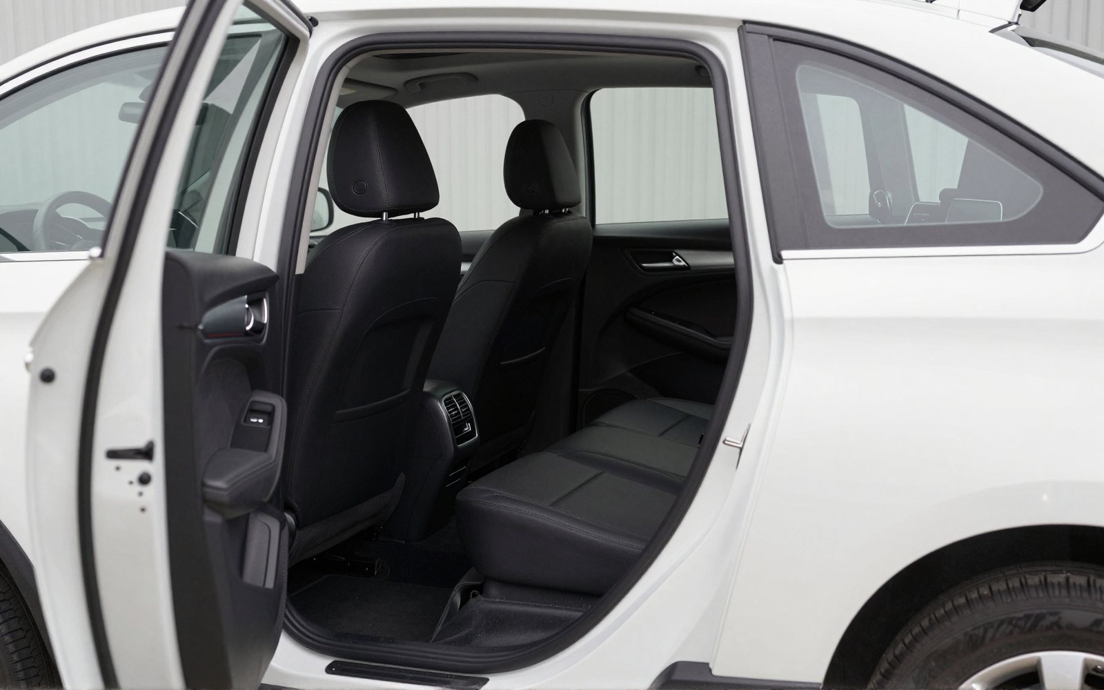 Kia Sportage — Wynajem SUV na weekend i dłużej — zdjęcie 2