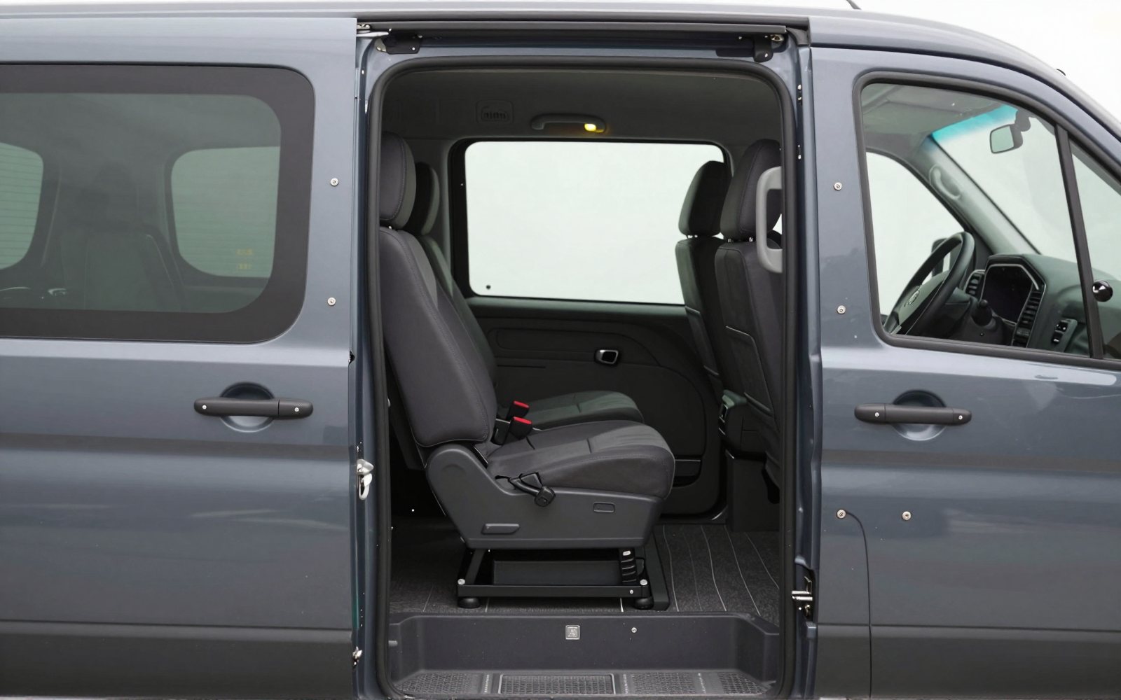 Ford Transit Custom — Bus 9-osobowy z kierowcą lub bez — zdjęcie 2